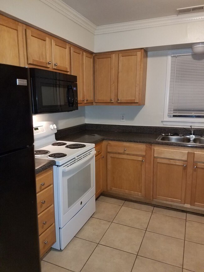 Foto del edificio - 3341 Golden Oaks Ln