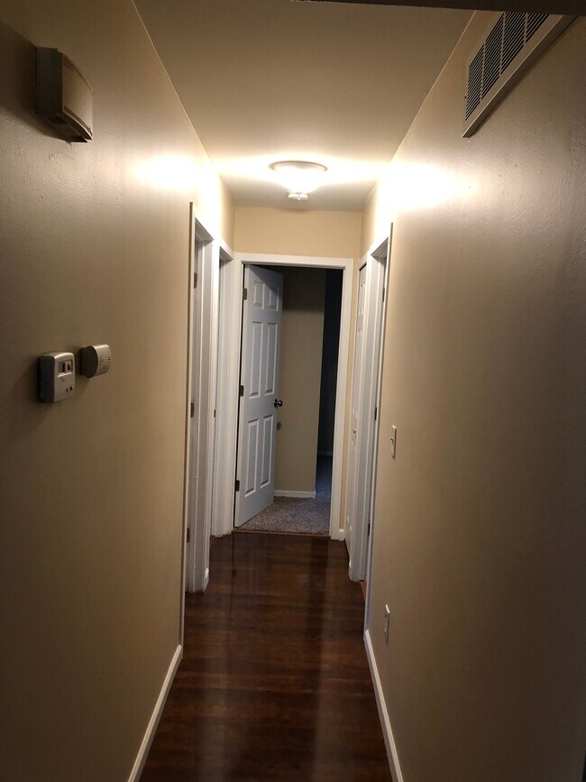 Foto del edificio - 563 E Guthrie Ave