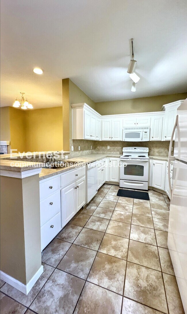 Foto del edificio - 5245 Overland Dr