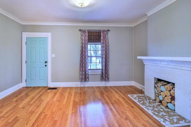 Building Photo - Knoxville 37917 - 3 bedroom, 2 bath Crafts...