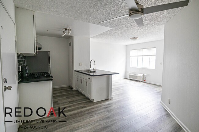 Foto del edificio - Incredible Completely Remodeled Two Bedroo...