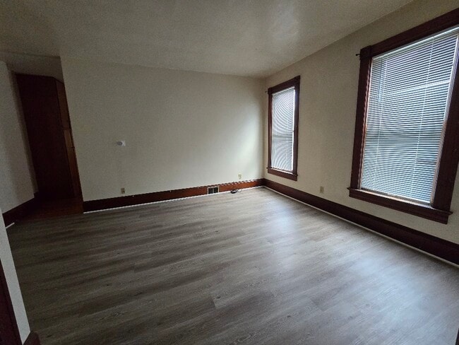 living room - 173 N Chambers St