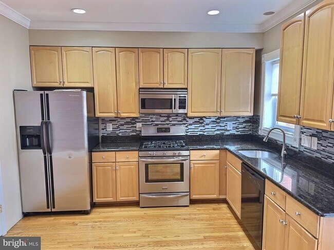 Building Photo - 1227 Linden Pl NE