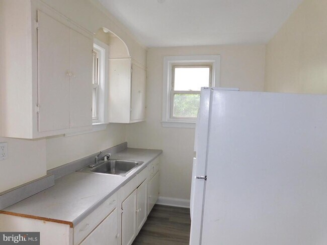 Foto del edificio - 9401 Woodland Dr