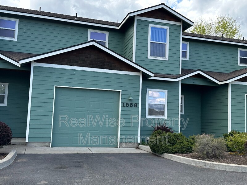 Primary Photo - 1556 SW Reindeer Ave