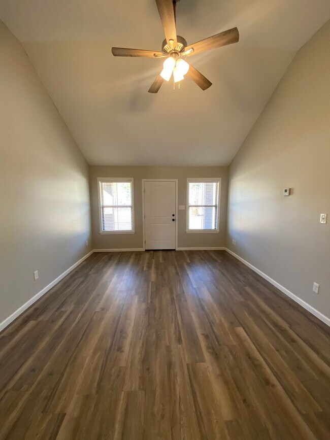 Building Photo - 1580 CR 885 Saltillo, MS