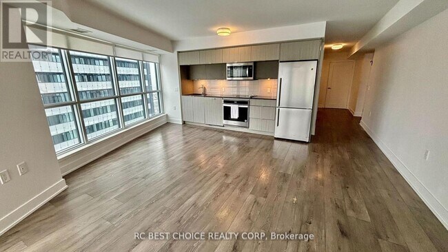 Photo du bâtiment - 585-2585 Bloor St E