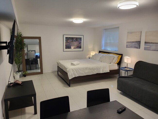 Bed space - 73 Bogert Av