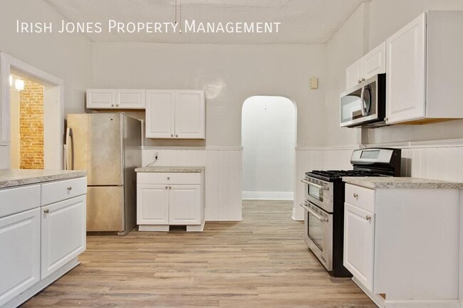 Building Photo - 608 Niagara St