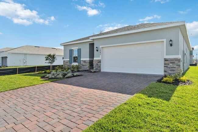 Building Photo - Beautiful New Energy Efficient 4/2 Close t...