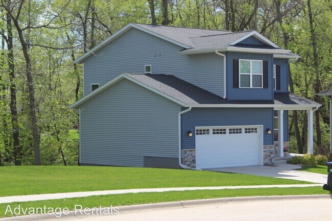 Building Photo - 4 br, 3.5 bath House - 1164 Manitou Trail