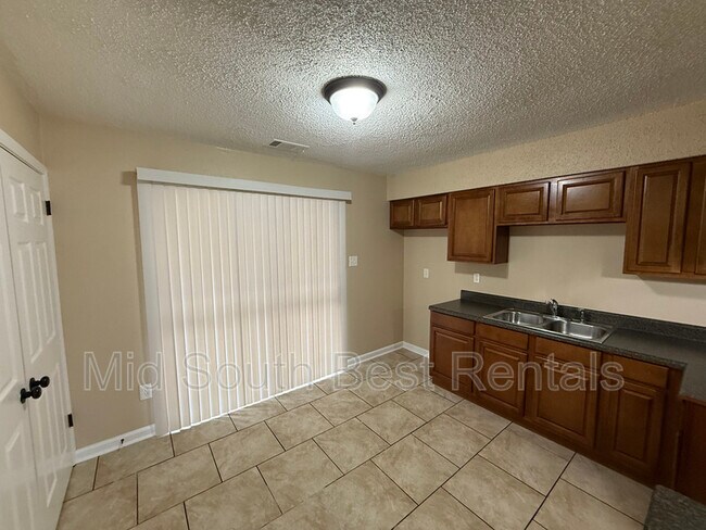 Building Photo - 3854 Windermere Rd