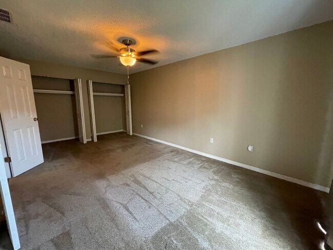 Foto del edificio - 1 Bed/1 Bath Villa in Indian Ridge AVAILAB...