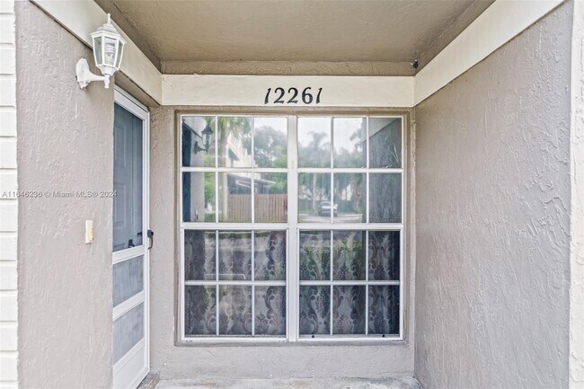 Building Photo - 12261 Lake Loop Rd
