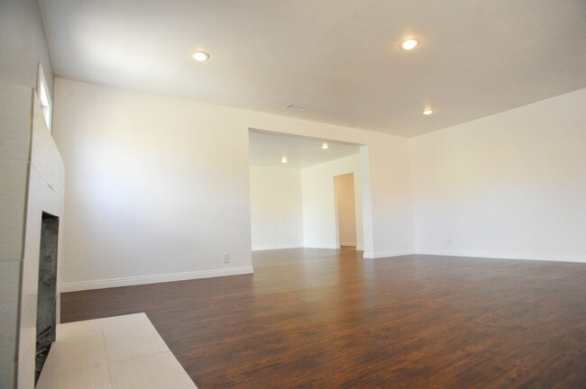 Building Photo - 5400 Brynhurst Ave