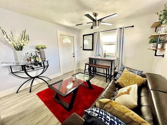 Foto principal - 2425 SW 26th Terrace