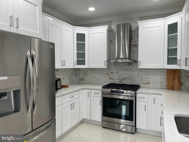 Building Photo - 80 Stoneham Dr