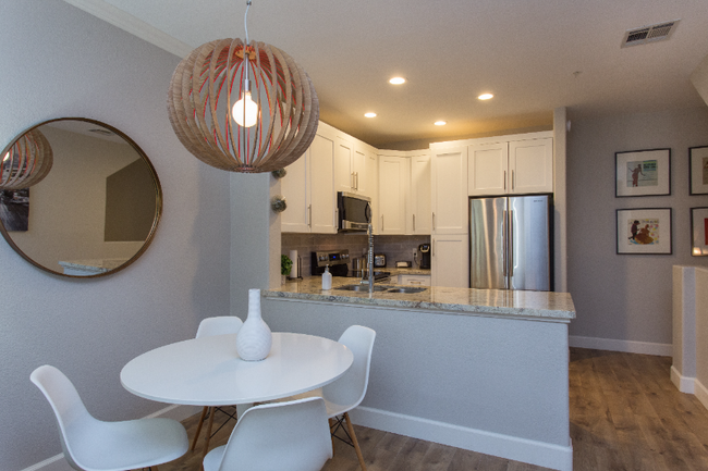Foto del edificio - 4465 E Paradise Village Pkwy S