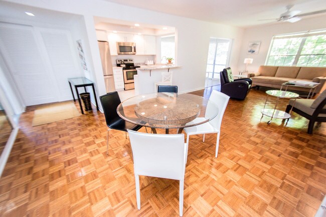 Foto del edificio - 5510  Tamberlane Circle 241