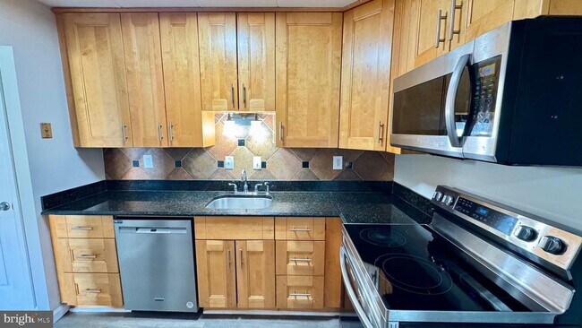 Foto del edificio - 6230 Edsall Rd