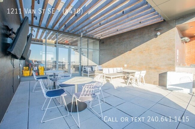 Building Photo - 1211 Van St SE