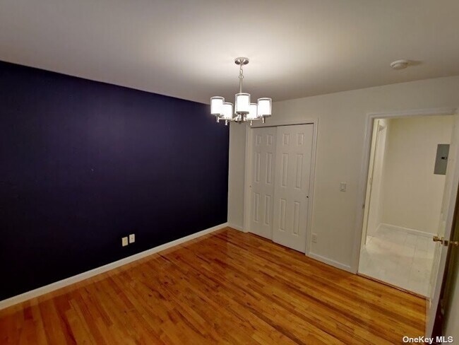 Foto del edificio - 717 Willis Ave