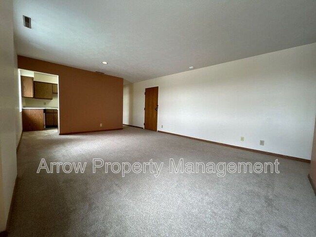 Foto del edificio - 208 E 5th St