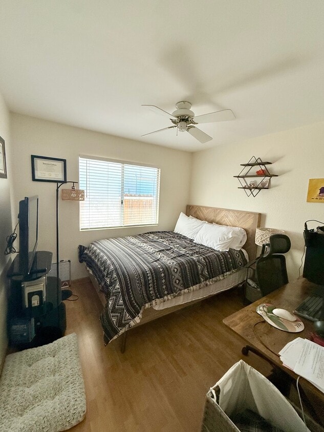 Foto principal - 13940 Barrymore St