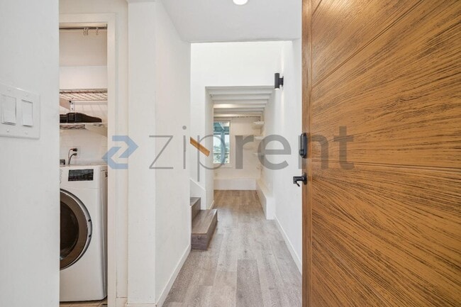 Building Photo - Unit