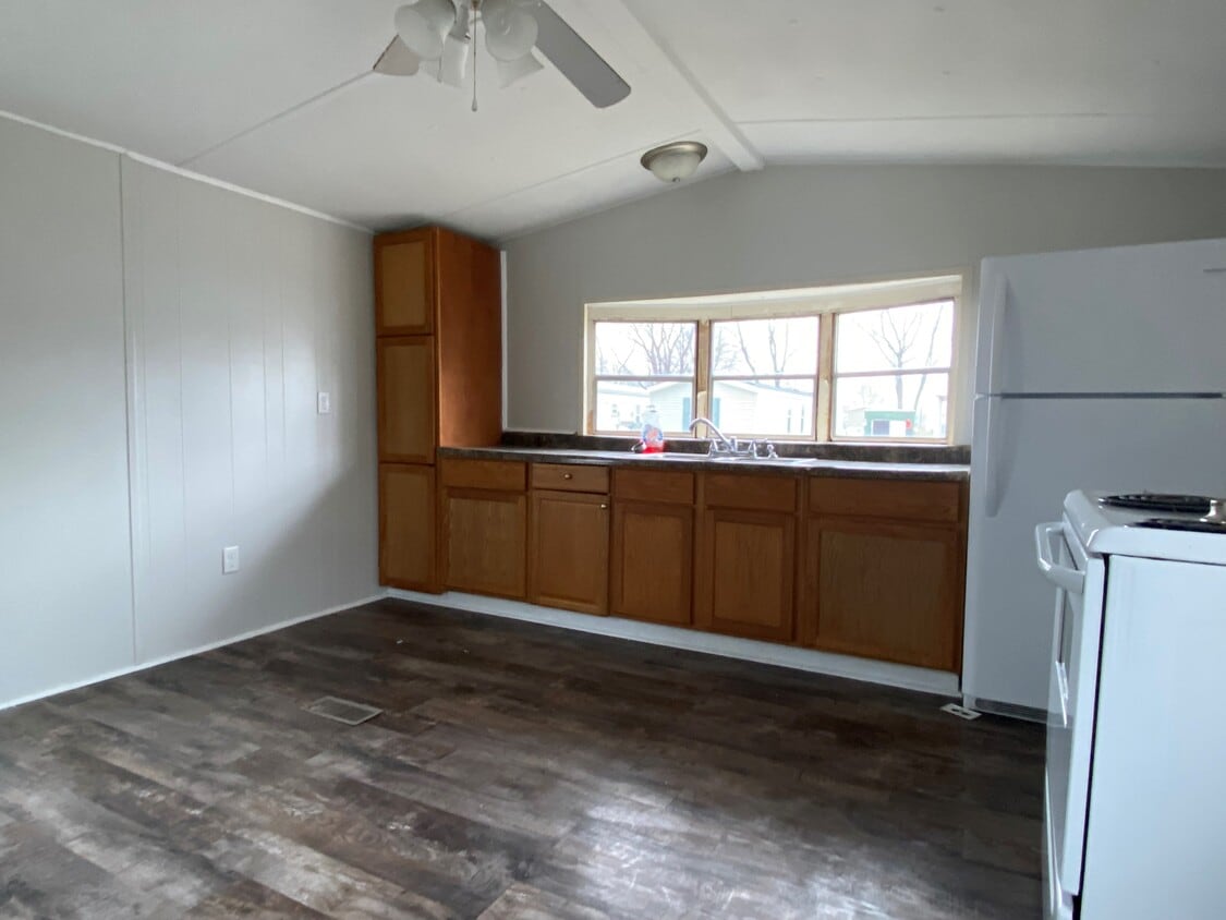 Primary Photo - 127 Delta Dawn Dr