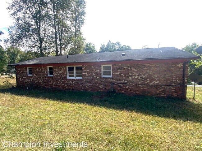 Building Photo - 3 br, 1 bath House - 1828 Quail Run Dr
