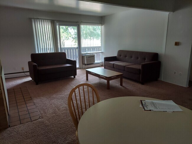 Foto del edificio - 915 S Division St