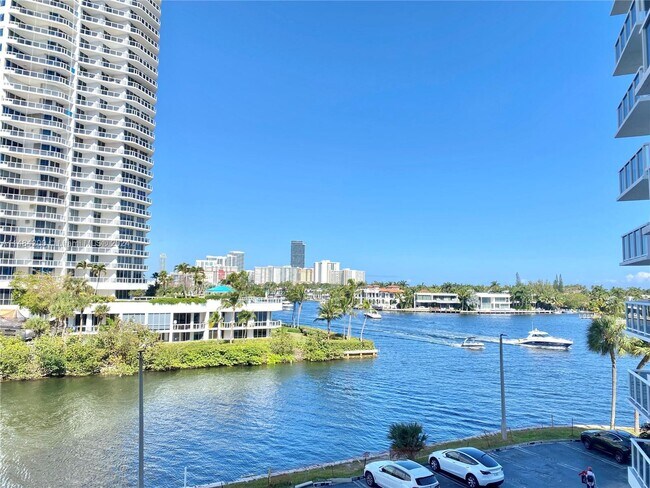 Foto del edificio - 20515 E Country Club Dr