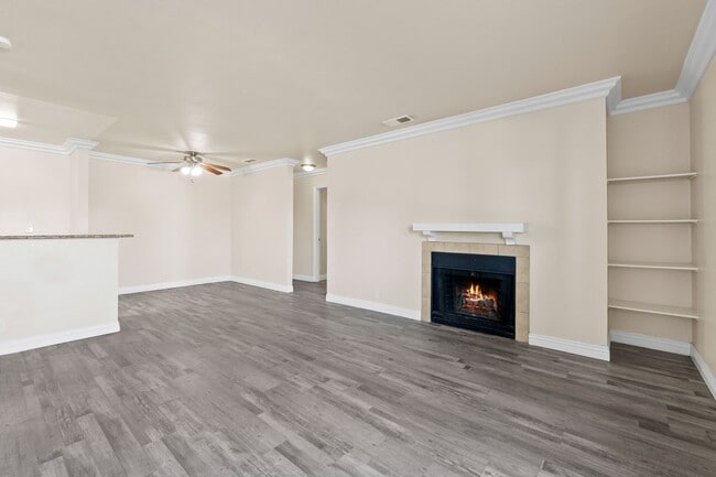 Building Photo - Las Vegas Strip Nearby / Gated 2nd Floor C...