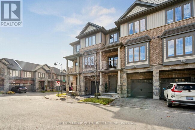 Photo du bâtiment - 18 Lakefront Dr