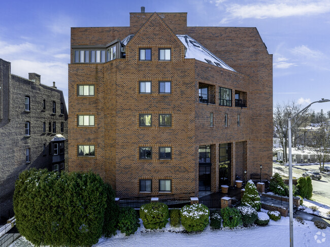 Building Photo - Lynden House