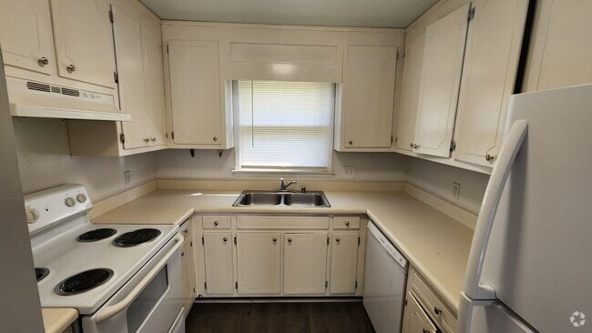 Building Photo - 4424 Bonnell Dr NW