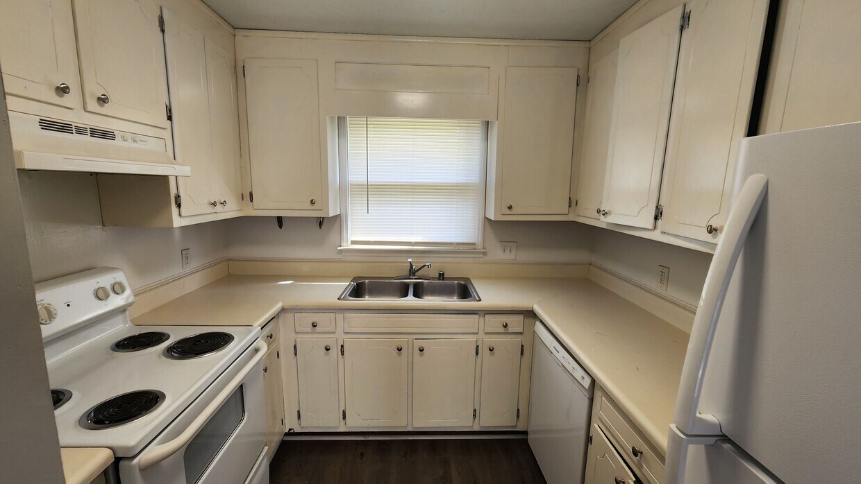 Foto principal - 4424 Bonnell Dr NW