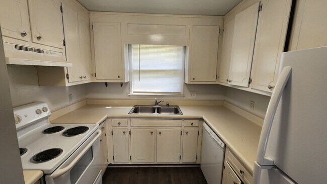 Foto del edificio - 4424 Bonnell Dr NW