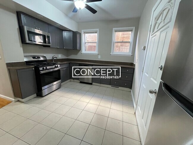 Building Photo - 68 Bellevue St