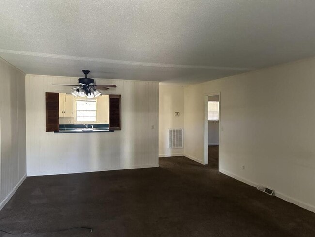 Building Photo - 608 Plum Dr