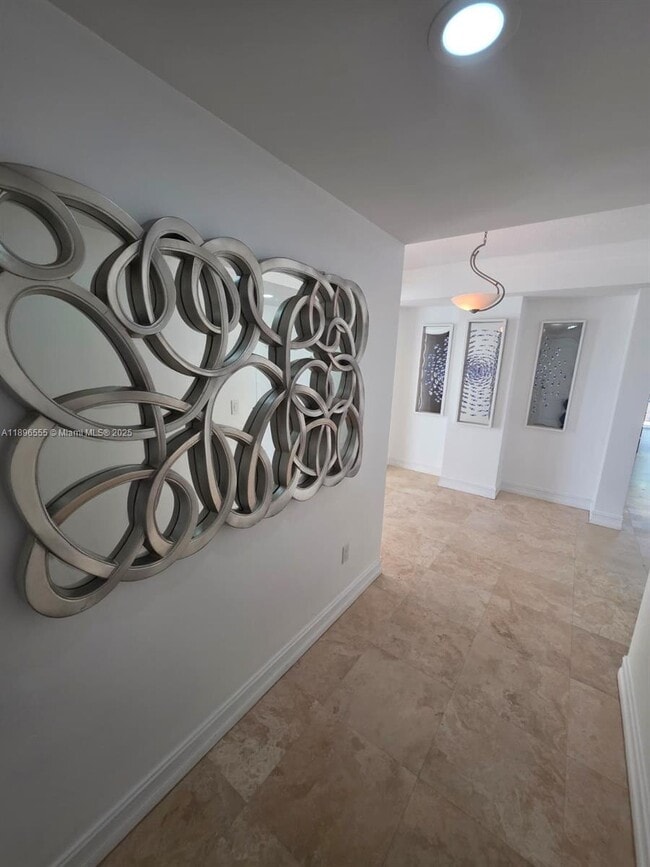 Building Photo - 9 NE 20th Ave