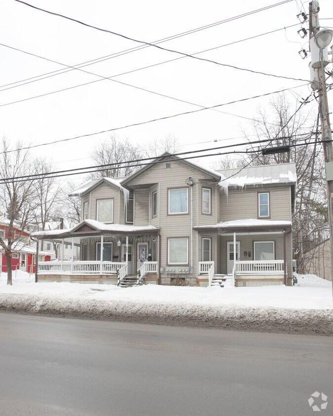 Foto principal - 665 Main St