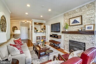 Building Photo - 4951 Brenman Park Dr