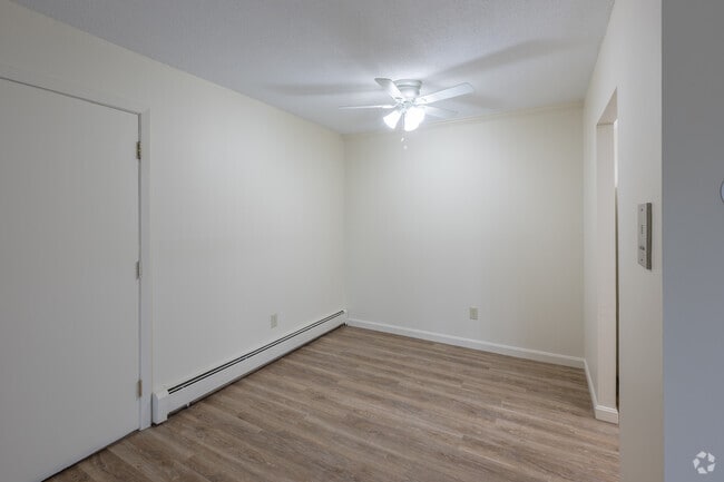 1 BR, 1 BA - 800 SF - Parkway Apartments