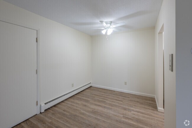 1HAB, 1BA - 800 ft² - Parkway Apartments