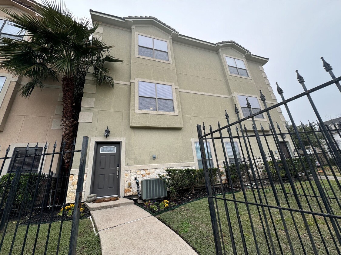Primary Photo - 2540 Prospect St