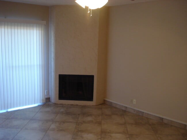 Building Photo - 2725 Santa Fe St
