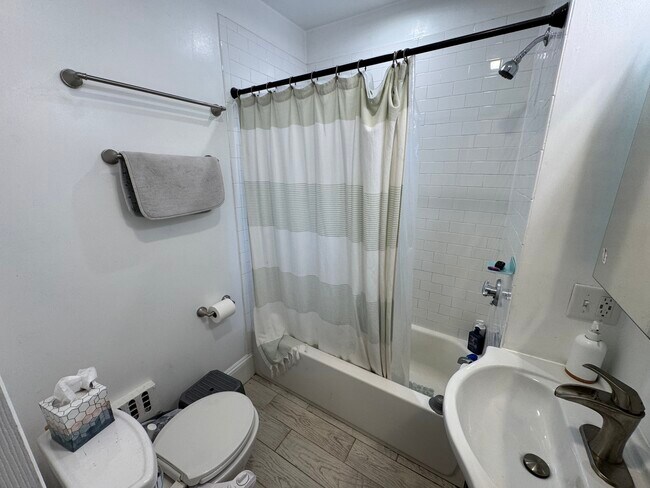 Foto del edificio - 42-44 Gorham St. Unit 2