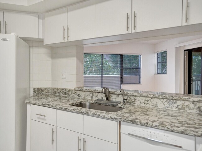 Building Photo - 6670 Villa Sonrisa Dr